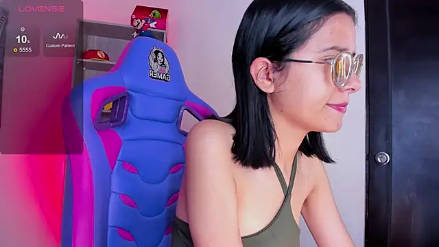 Snapshot of Lana_Dreams_ chatting on 10.02.25 Lana Dreams online show from 10.02.25