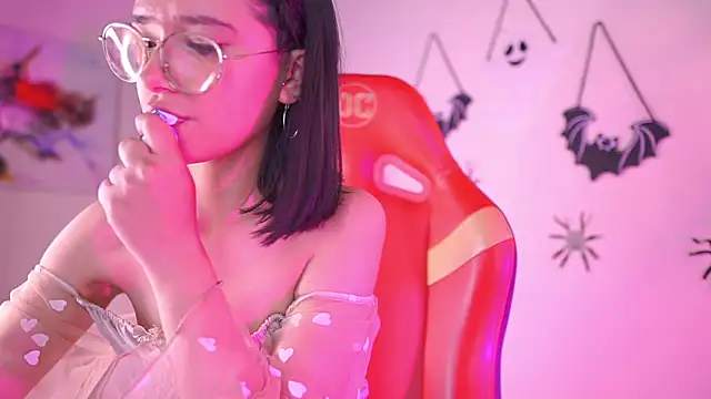 Snapshot of Lana_Dreams_ chatting on 10.09.25 Lana Dreams online show from 10.09.25