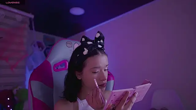 Snapshot of Lana_Dreams_ chatting on 10.16.25 Lana Dreams online show from 10.16.25