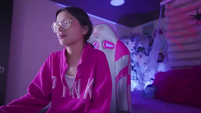 Snapshot of Lana_Dreams_ chatting on 10.21.25 Lana Dreams online show from 10.21.25