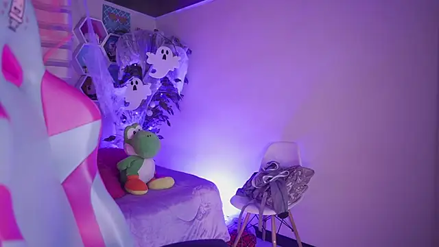 Snapshot of Lana_Dreams_ chatting on 10.24.25 Lana Dreams online show from 10.24.25