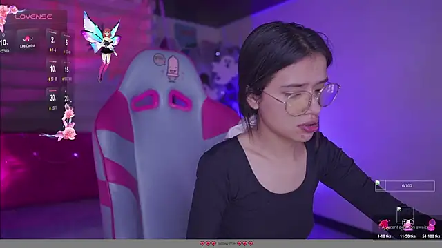 Snapshot of Lana_Dreams_ chatting on 10.29.25 Lana Dreams online show from 10.29.25