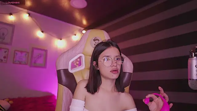 Snapshot of Lana_Dreams_ chatting on 11.05.25 Lana Dreams online show from 11.05.25