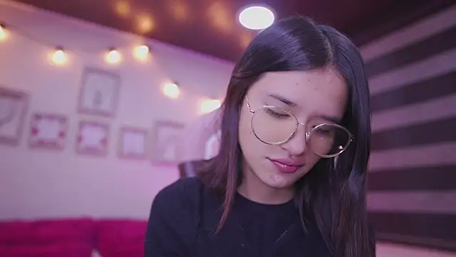 Snapshot of Lana_Dreams_ chatting on 11.07.25 Lana Dreams online show from 11.07.25