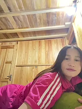 Snapshot of phungtiti chatting on 10.03.25 phungtiti online show from 10.03.25