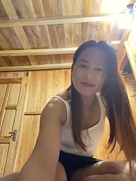 Snapshot of phungtiti chatting on 10.04.25 phungtiti online show from 10.04.25