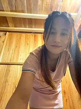 Snapshot of phungtiti chatting on 10.05.25 phungtiti online show from 10.05.25