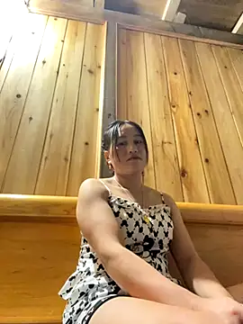 Snapshot of phungtiti chatting on 10.10.25 phungtiti online show from 10.10.25