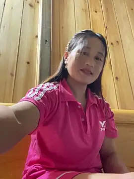 Snapshot of phungtiti chatting on 10.18.25 phungtiti online show from 10.18.25