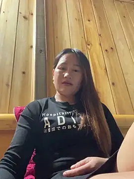 Snapshot of phungtiti chatting on 11.08.25 phungtiti online show from 11.08.25