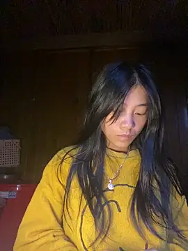 EmLy02 online show from 10.08.25