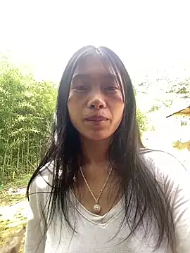 EmLy02 online show from 10.10.25