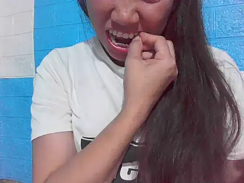 Snapshot of fanchunn chatting on 10.05.25 fanchunn online show from 10.05.25