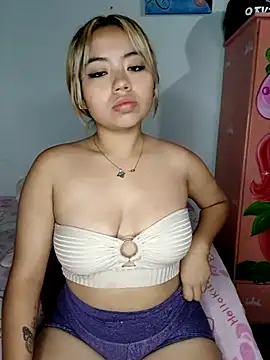 Snapshot of Emily__Hott chatting on 09.18.25 Emily Hott online show from 09.18.25