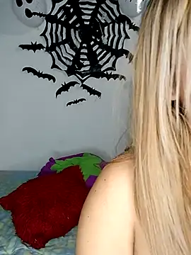 Snapshot of Emily__Hott chatting on 10.08.25 Emily Hott online show from 10.08.25