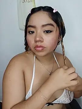 Snapshot of Emily__Hott chatting on 05.22.26 Emily Hott online show from 05.22.26