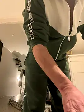 AZOPMOB18999 online show from 12.03.25