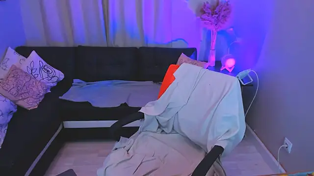 Mia meowXkiss online show from 10.02.25