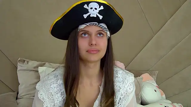 AlisaVersailles online show from 10.16.25