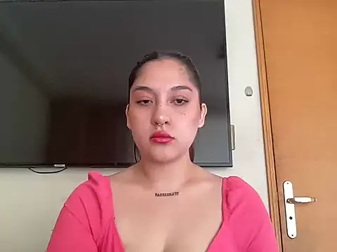 Snapshot of smokemilv chatting on 10.18.25 smokemilv online show from 10.18.25
