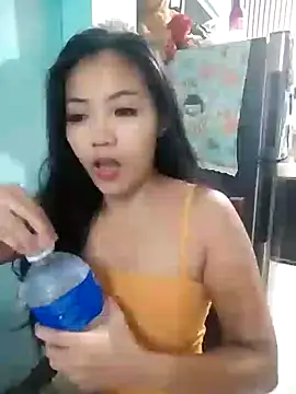 Snapshot of pinay_bellaxx chatting on 09.21.25 pinay bellaxx online show from 09.21.25