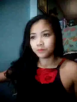 Snapshot of pinay_bellaxx chatting on 10.13.25 pinay bellaxx online show from 10.13.25