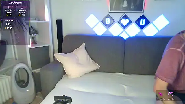 XBellaXundXUweX online show from 11.17.25