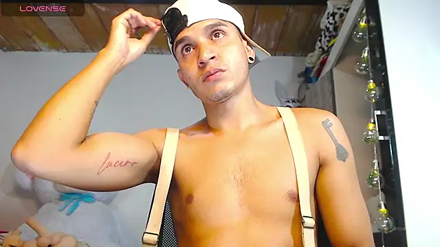 Snapshot of Angel_latinboy chatting on 04.23.26 Angel latinboy online show from 04.23.26