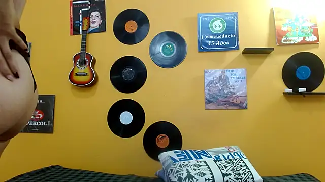 skinnyverus18 online show from 11.13.25