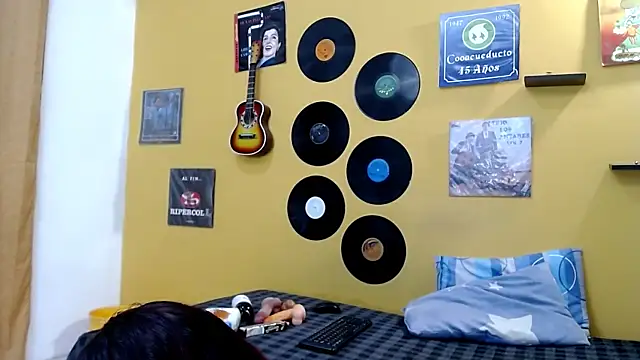 skinnyverus18 online show from 03.17.26