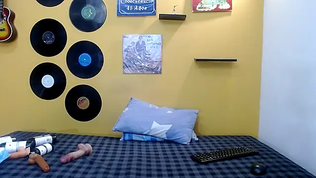 skinnyverus18 online show from 04.04.26