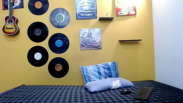 skinnyverus18 online show from 04.09.26