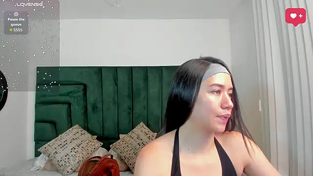 SaraWagner  online show from 04.13.26