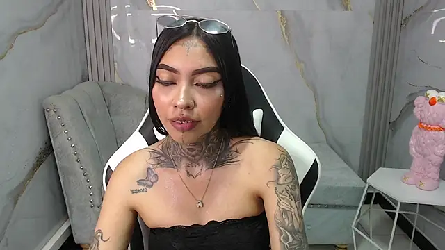 Ashley Blum v online show from 10.02.25