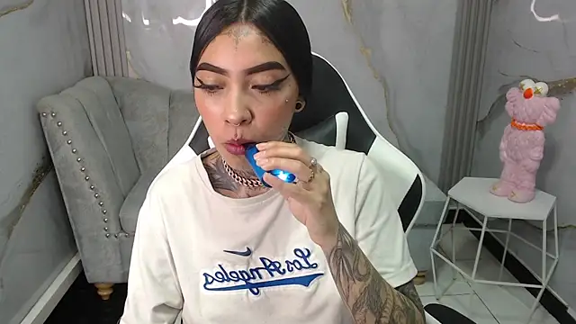 Ashley Blum v online show from 10.07.25