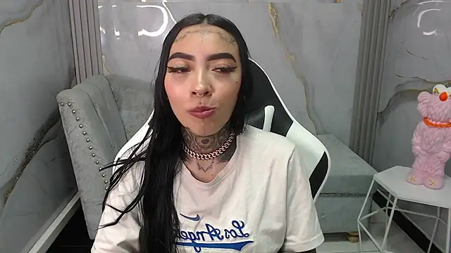 Ashley Blum v online show from 10.08.25