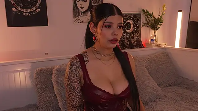 Snapshot of sophieee_art chatting on 11.14.25 sophieee art online show from 11.14.25