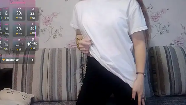 KissKarina online show from 10.29.25