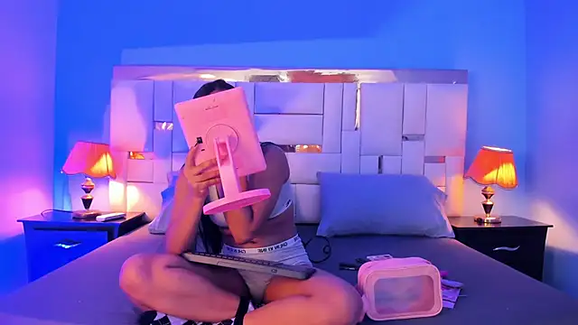 JadeeKhan online show from 09.30.25