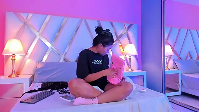 JadeeKhan online show from 10.07.25