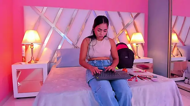 JadeeKhan online show from 10.17.25