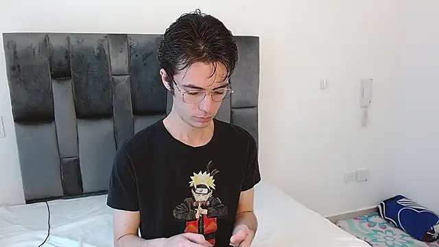 Snapshot of VIKTORNOIR chatting on 10.09.25 VIKTORNOIR online show from 10.09.25