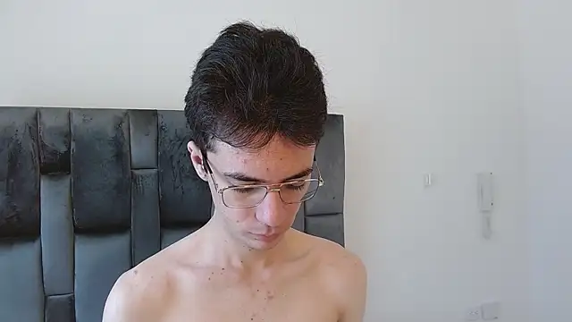 Snapshot of VIKTORNOIR chatting on 10.30.25 VIKTORNOIR online show from 10.30.25