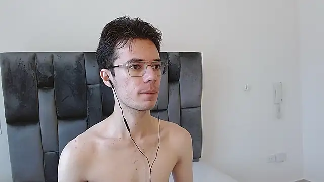 Snapshot of VIKTORNOIR chatting on 11.07.25 VIKTORNOIR online show from 11.07.25