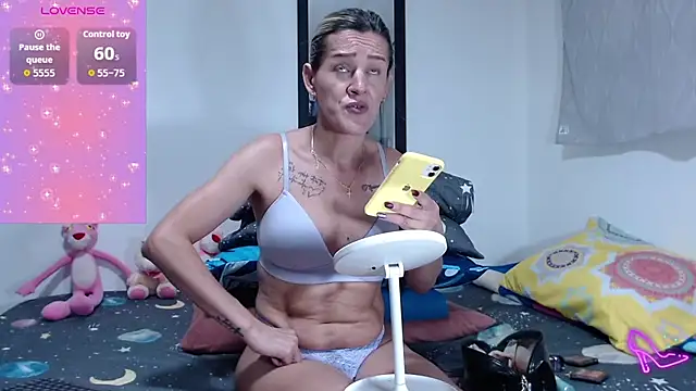 Snapshot of AllysonStonne chatting on 10.16.25 AllysonStonne online show from 10.16.25