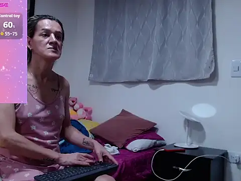 Snapshot of AllysonStonne chatting on 11.02.25 AllysonStonne online show from 11.02.25