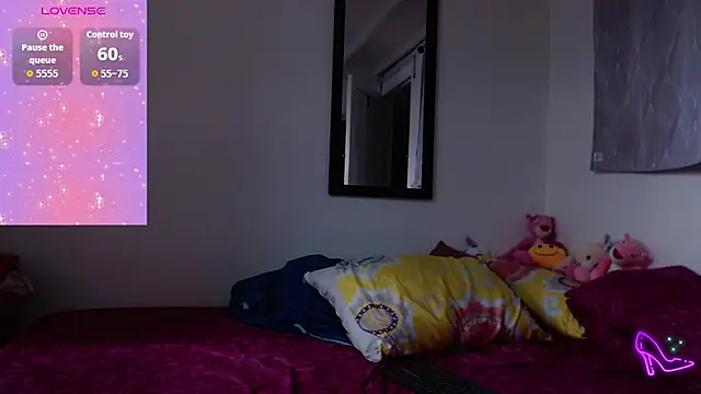 Snapshot of AllysonStonne chatting on 11.12.25 AllysonStonne online show from 11.12.25