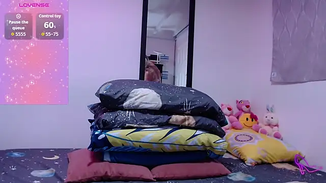 Snapshot of AllysonStonne chatting on 11.14.25 AllysonStonne online show from 11.14.25