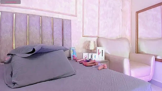 Keirahartz online show from 12.05.25