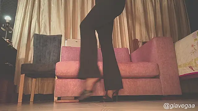 gigifontaine   online show from 12.03.25